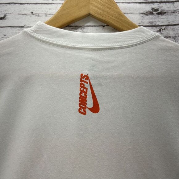 Nike SB X Concepts T-Shirt Men's Medium White Orange Lobster Skater DR0642-100 - Picture 4 of 10
